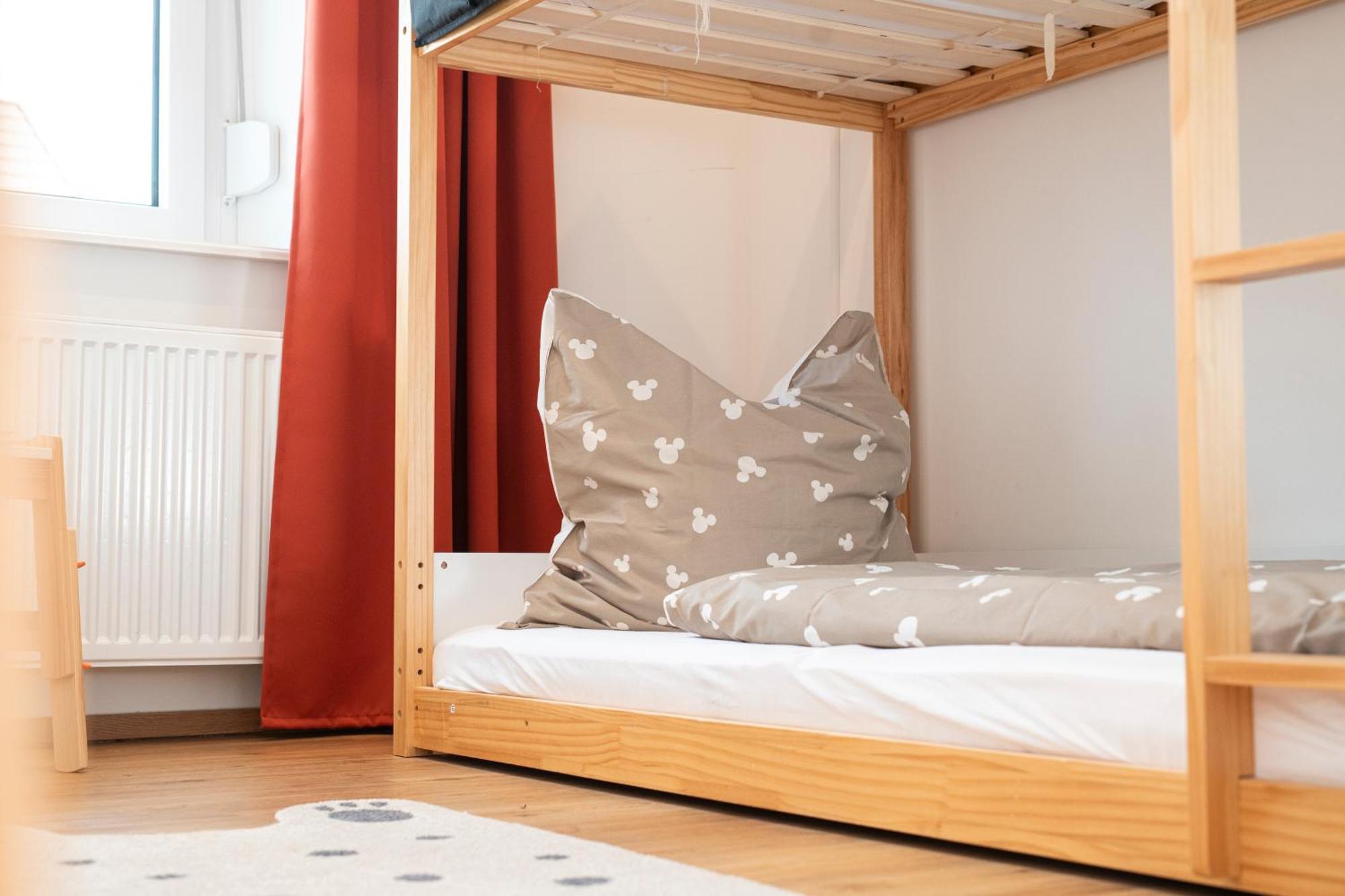 Bunter Hund Apartments - Zentrales Apartment, Parkplatz, Wintergarten, Kinderzimmer Ротенбург-на-Таубере Экстерьер фото