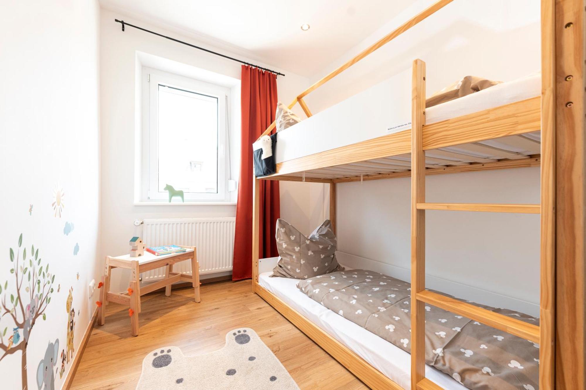 Bunter Hund Apartments - Zentrales Apartment, Parkplatz, Wintergarten, Kinderzimmer Ротенбург-на-Таубере Экстерьер фото