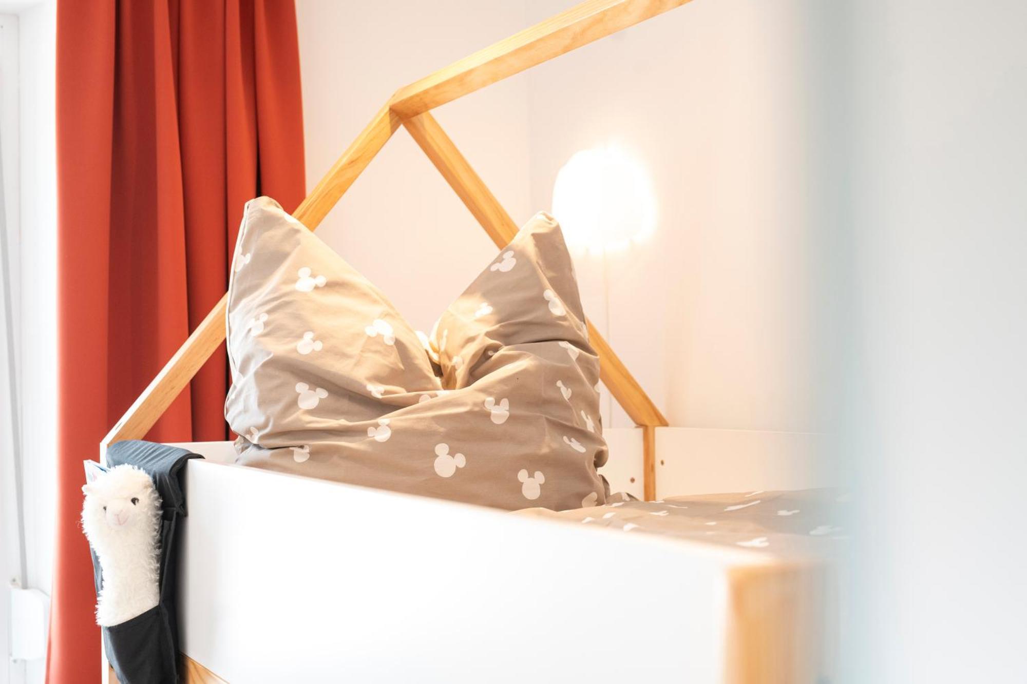 Bunter Hund Apartments - Zentrales Apartment, Parkplatz, Wintergarten, Kinderzimmer Ротенбург-на-Таубере Экстерьер фото